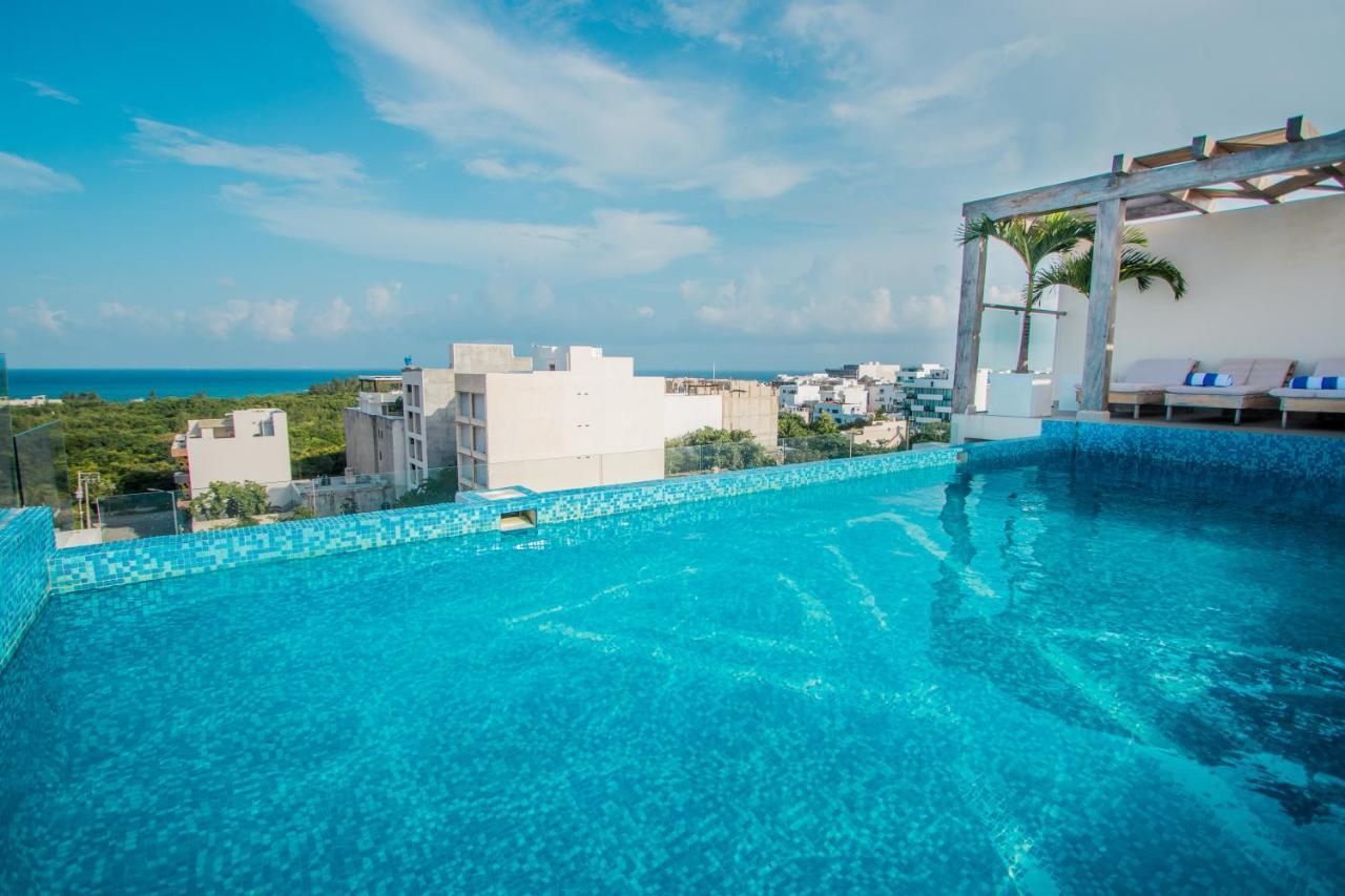 With Ocean View Pool In Av 10 & 60 Street