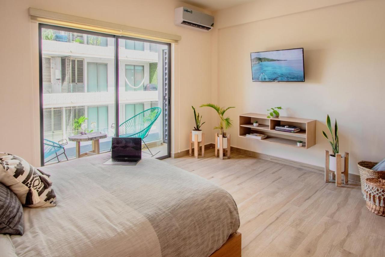 With Ocean View Pool In Av 10 & 60 Street *