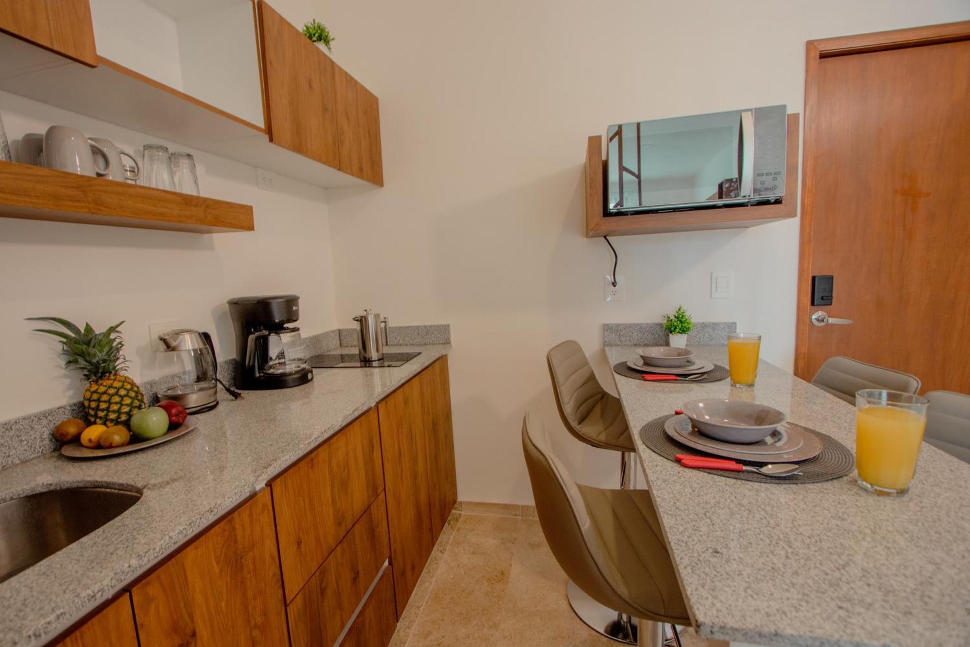 With Ocean View Pool In Av 10 & 60 Street *