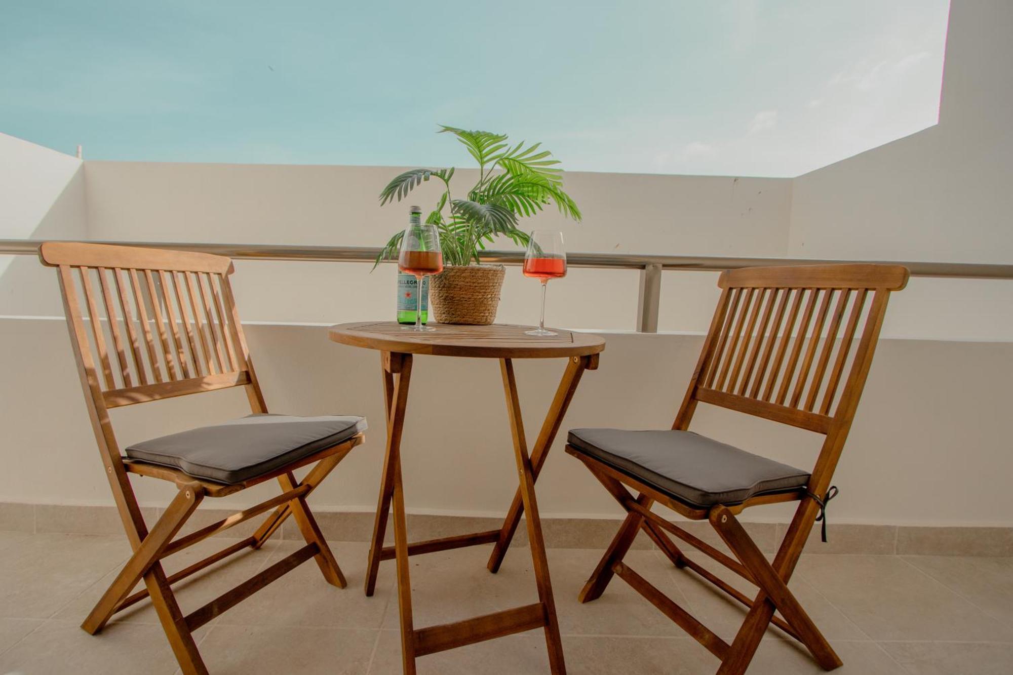 With Ocean View Pool In Av 10 & 60 Street