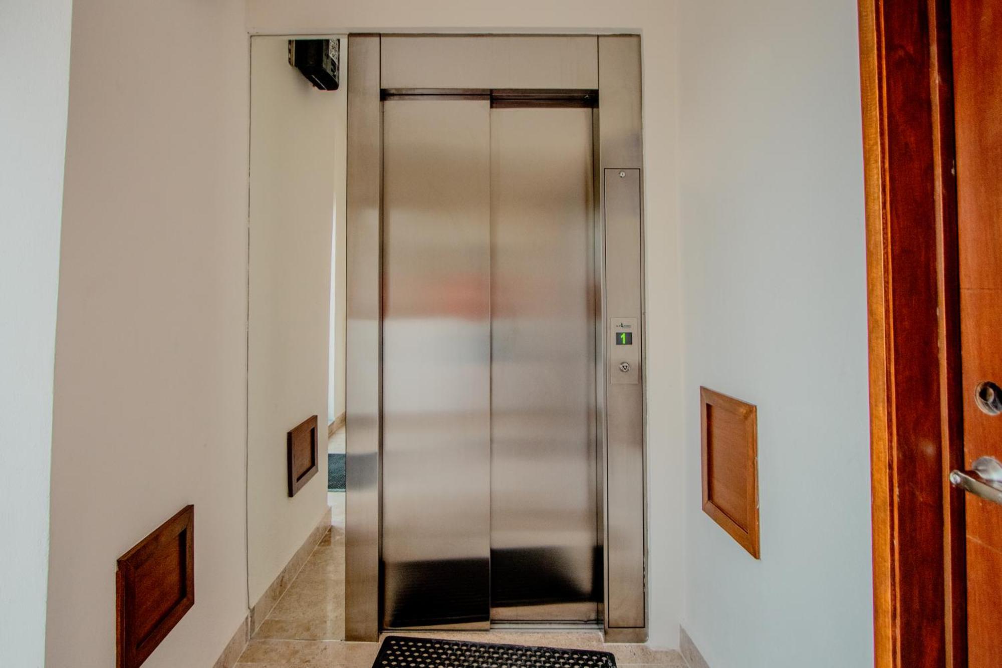 With Ocean View Pool In Av 10 & 60 Street Apartamento