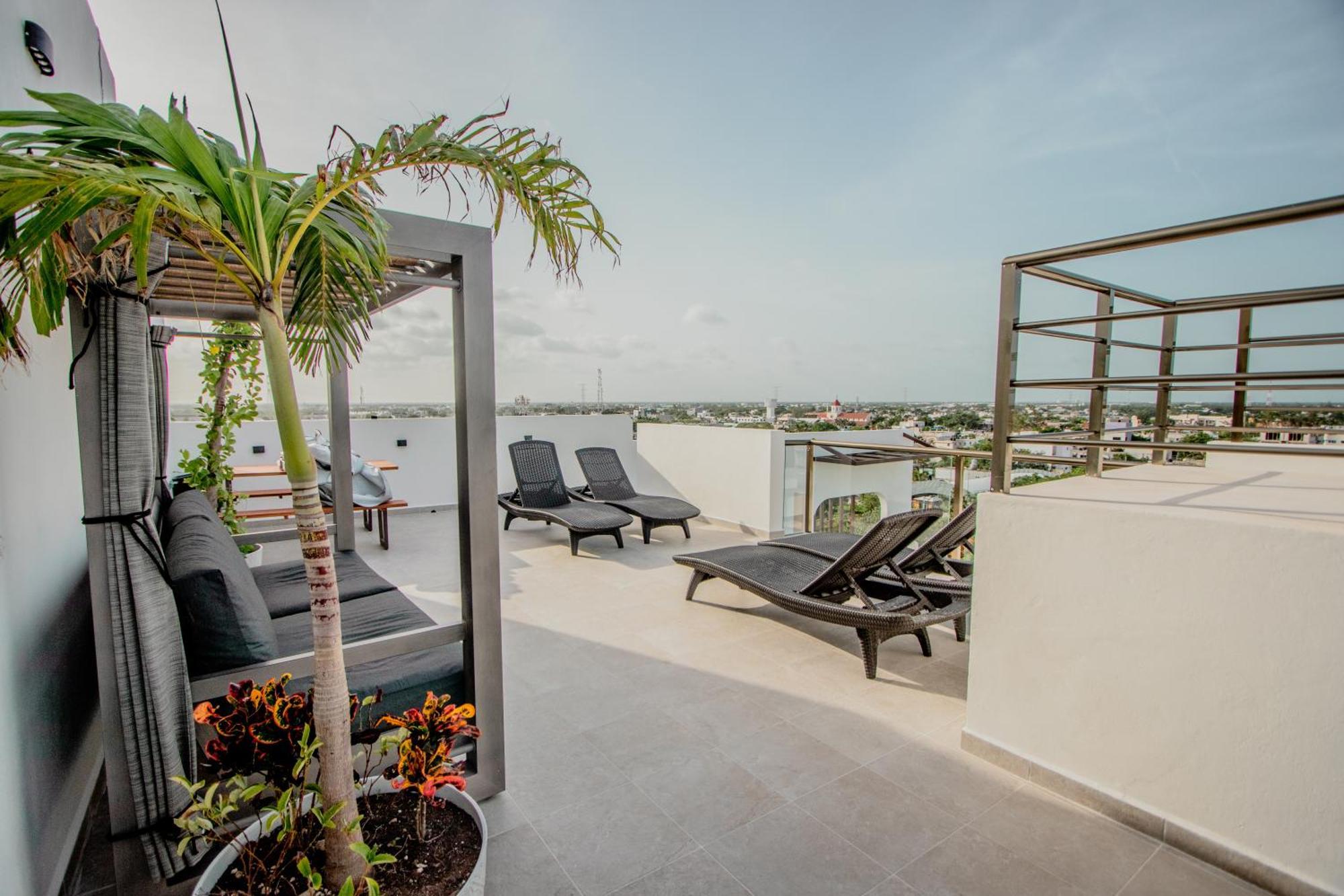 With Ocean View Pool In Av 10 & 60 Street *