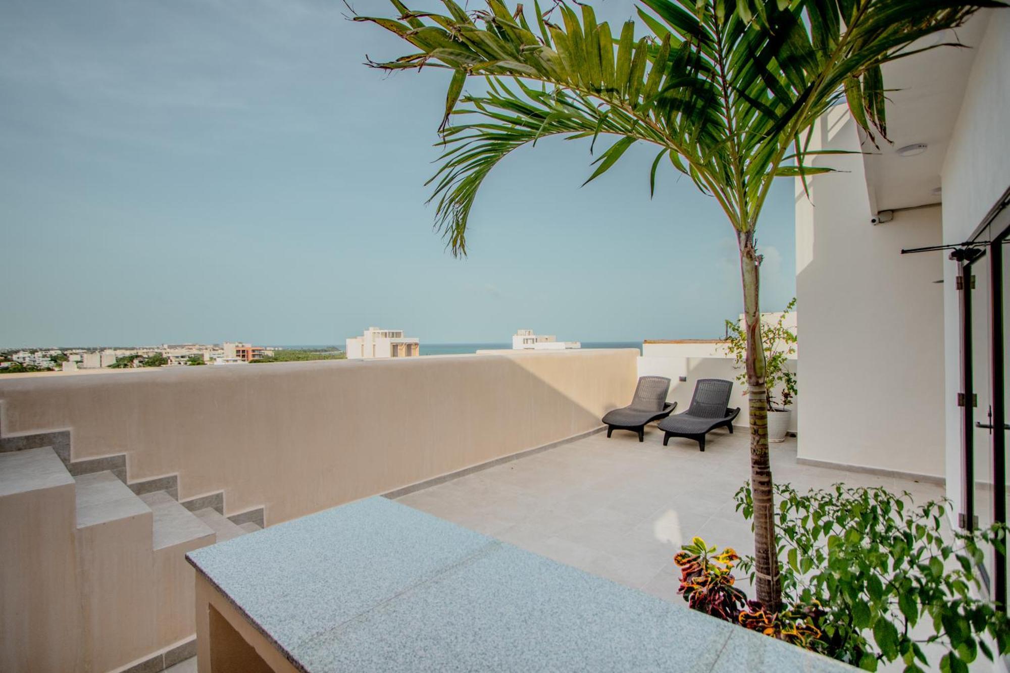 With Ocean View Pool In Av 10 & 60 Street