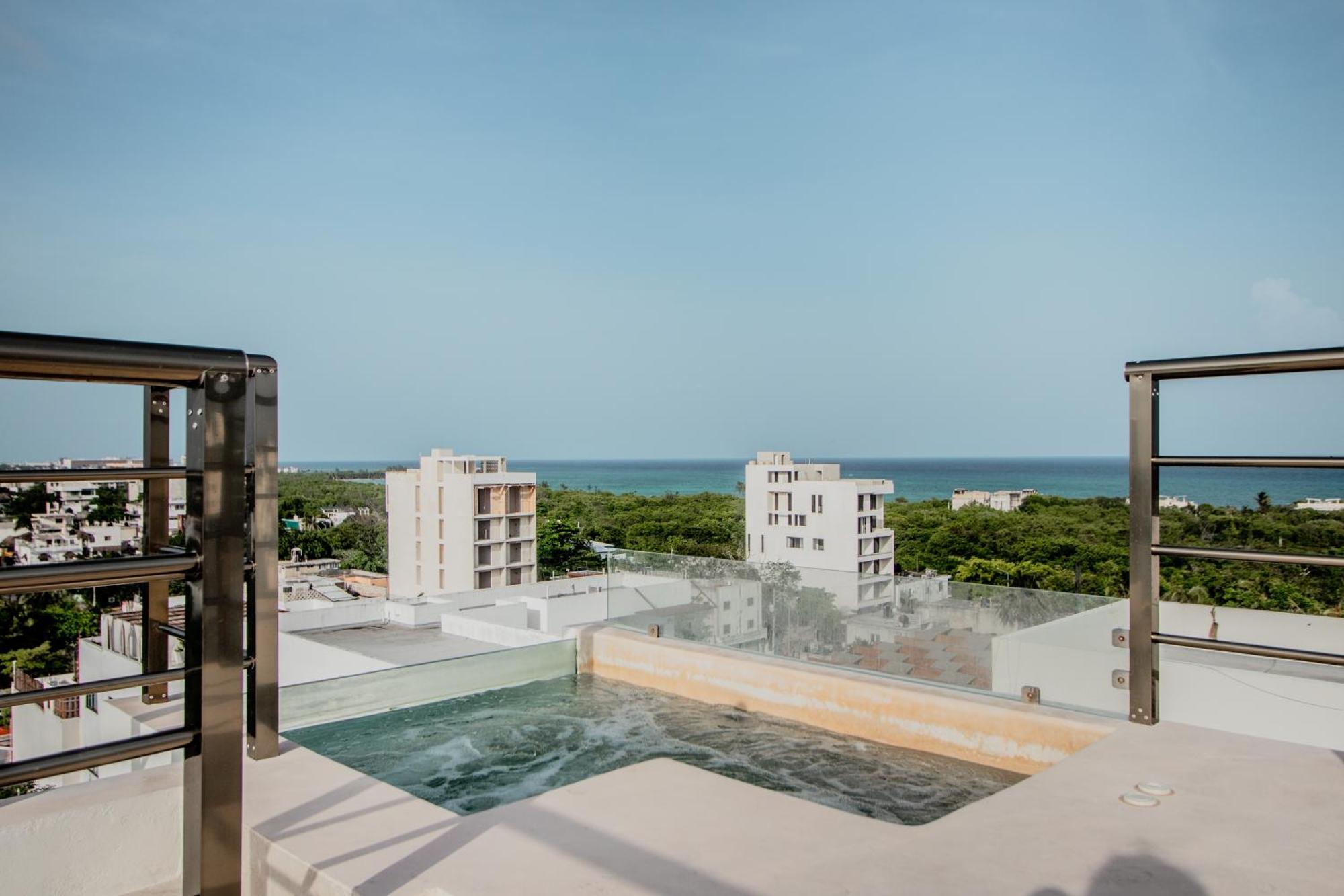 With Ocean View Pool In Av 10 & 60 Street Apartamento Playa del Carmen